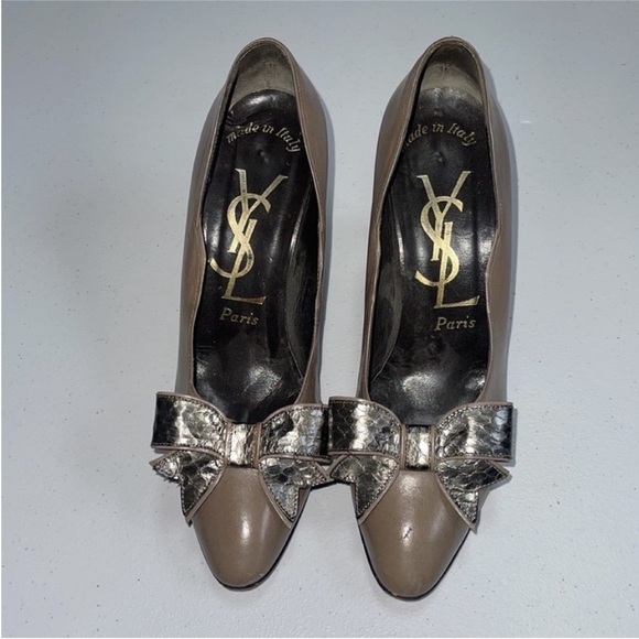 Vintage ysl taupe kitten heel bow shoes 
Size 8
Good used condition - Picture 3 of 6